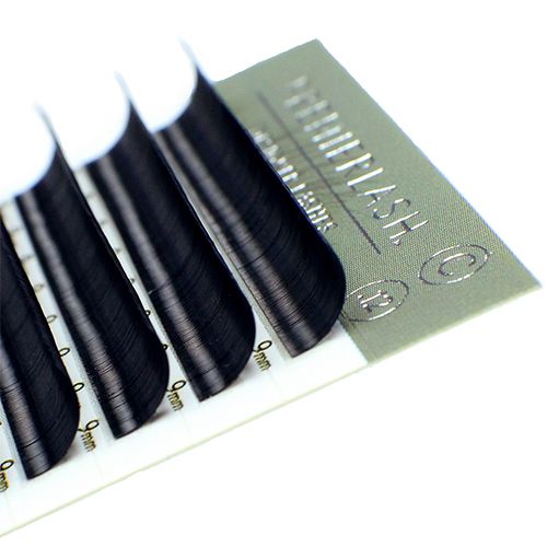 "PremierLash Short Lash Tray 7-9mm, 16 rows, ultra-soft PBT lashes from A & E Beauty Supplies, perfect for inner corners and lower lashes.
Tray of lashes."